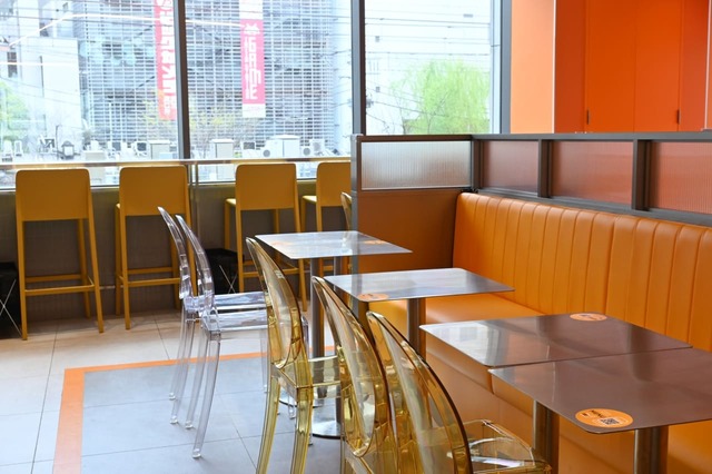 「渋谷マムズタッチ」2F席は自然光が差し込んで明るい♪