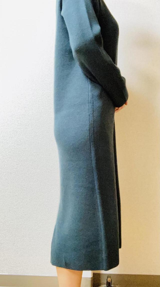 【GU（ジーユー）　スウェットライクハイネックニットワンピース（長袖）】ゆとりのあるサイズ感