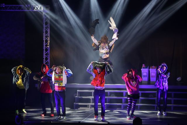 梅棒 11th STAGE 『ラヴ・ミー・ドゥー!!』より　© 飯野高拓[梅棒]