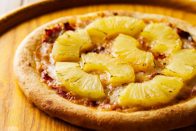 「ハワイアンピザ」＜期間：2026年5月7日〜6月30日＞【まるで“世界一周”♪19か国のグルメを味わえる「旅するビュッフェ 世界美食めぐり」でシュラスコ風ローストビーフも食べ放題！】