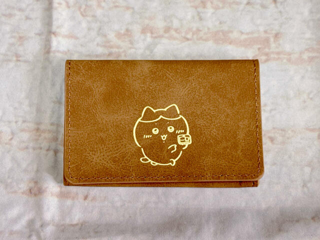 【アベイル×ちいかわ】「カードケース（ハチワレ）」価格：1,980円（税込）