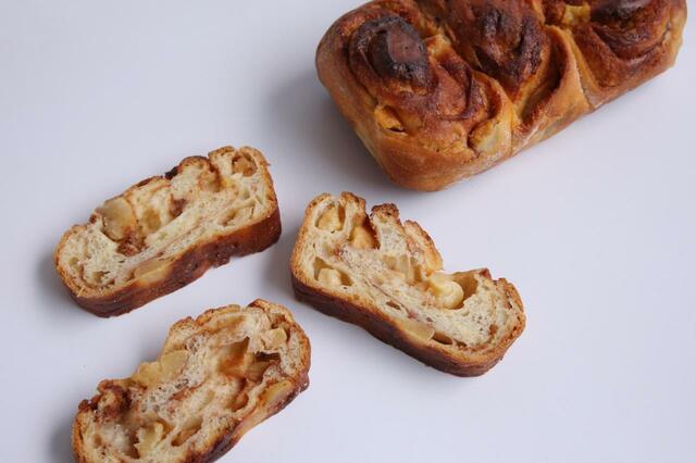 桃のシナモンロール