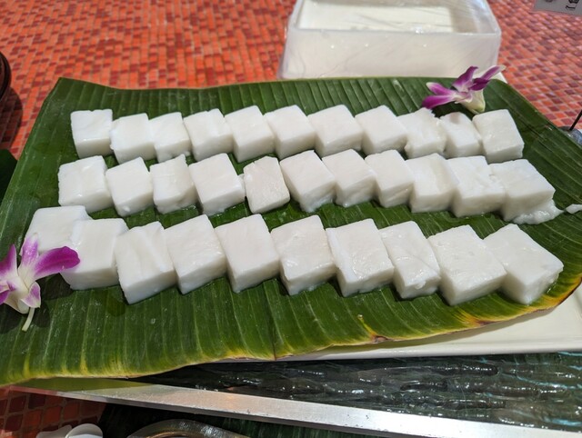 【シェラトン・グランデ・トーキョーベイ・ホテル】ハワイアンブッフェの「ハウピア（ココナッツ風味のプリン）」