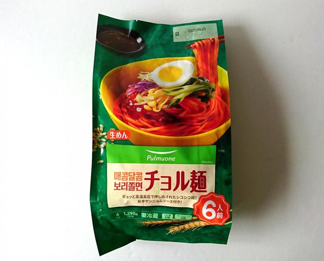 【PULMUONE　チョル麺　1.29kg（6食）　1488円】セット内容は、麺と液体調味料のみ。具材はお好みで