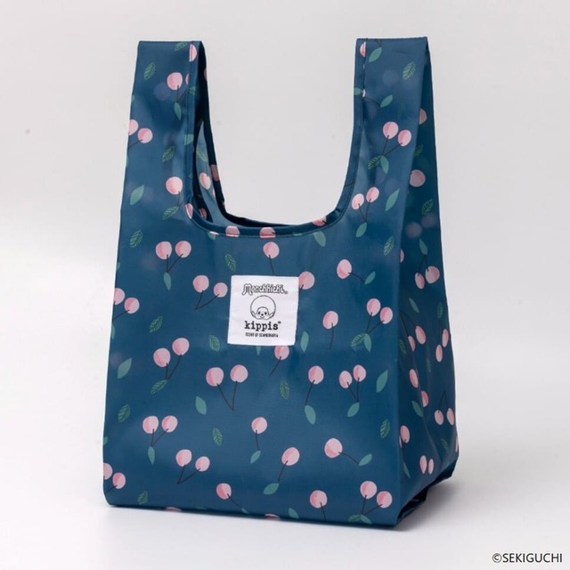 【モンチッチ×kippis】『モンチッチ×kippis ぬいぐるみチャーム付きエコバッグ』/幅広のマチで、お弁当や平たいトレイの食品もラクに入ります