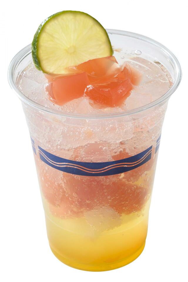 スパークリングカクテル(シトラス) 780円｜提供店舗：東京ディズニーシー 「ヴォルケイニア・レストラン」｜東京ディズニーリゾート夏のひんやり冷たいメニュー