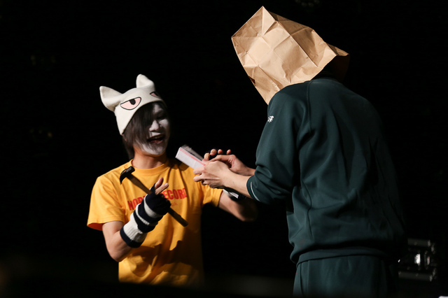 ユーチューバーになりたいというノビタ少年にアルミホイルを渡すティシュえもん