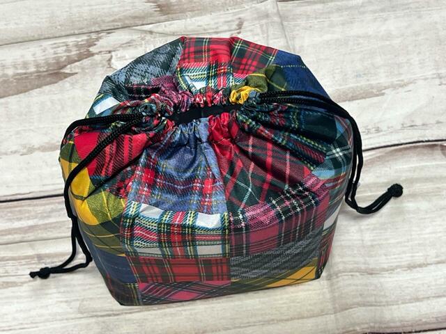 550mlのペットボトルを5本収納してもしっかり口が閉まります