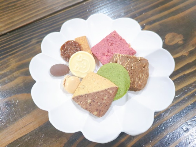 【六花亭の〇△□ 88個入】期待を裏切らないおいしさの全9種類です。