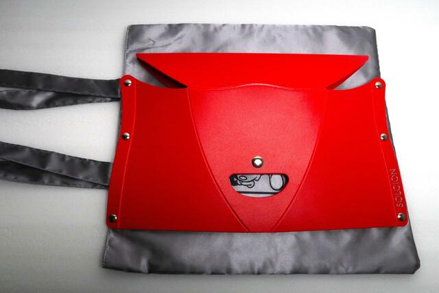 【ワークマン】Disneyプリントサテントート　折りたたみイスがラクラク入ります