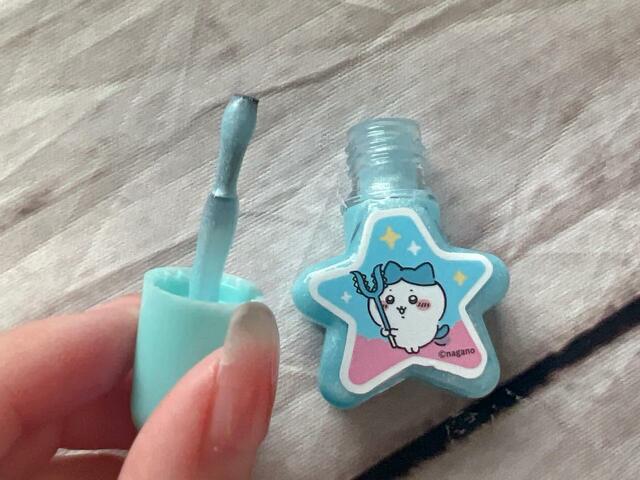 シルバーパールが入った淡い水色