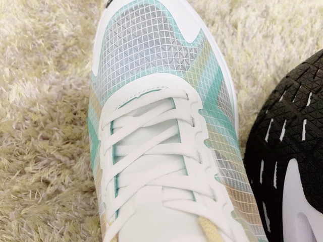 【ワークマン アスレシューズハイバウンスオーバードライブ】真っ白の紐が爽やか