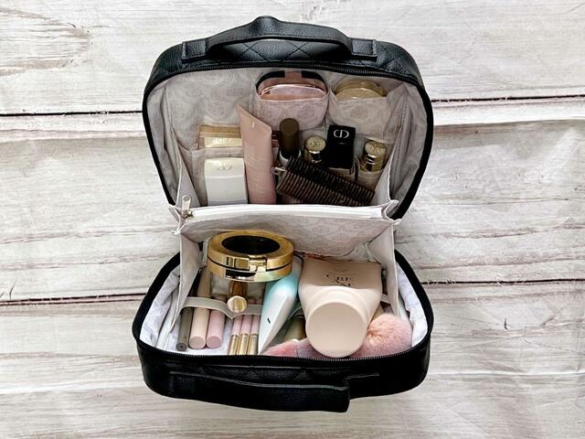 【nanakoななこがさらに本気で作った leur charme COSME POUCH BOOK BLACK】たくさん入れてもスッキリ見やすくてテンションが上がります…！