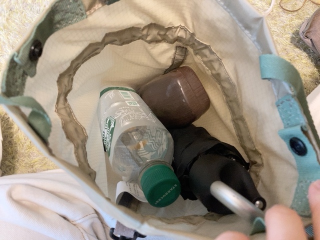 【Colombia ワクレラショルダーバッグ】500mlペットボトル、折りたたみ傘など重くてかさばるものもいっぱい入ります