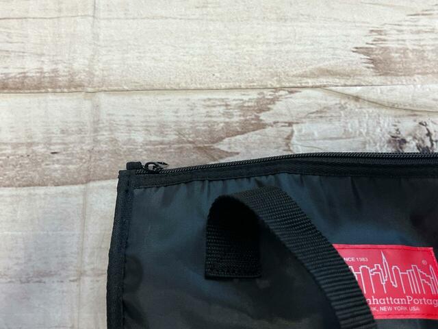 ファスナーで開閉する仕様