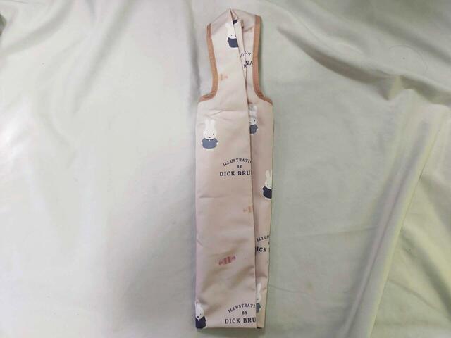 畳む時は、両サイドを織り込む