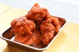 「骨なしヤンニョムチキン」2ピース 490円、4ピース 900円