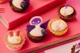 「桃とライムのムース／ブルーベリーのムース／生チョコタルトレット」＜大人 6,000円　7-12歳 3,500円　4-6歳 2,000円＞【マイメロディ＆クロミのもっと桃気分Peach Sweets Buffet】