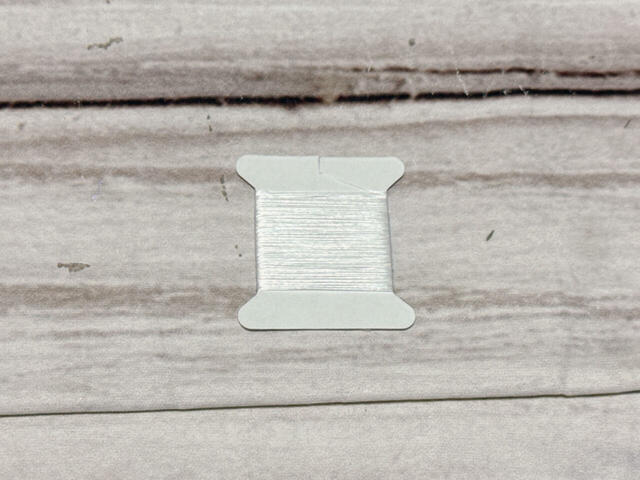 糸One・G（白）。ビーズを刺すのに使用します