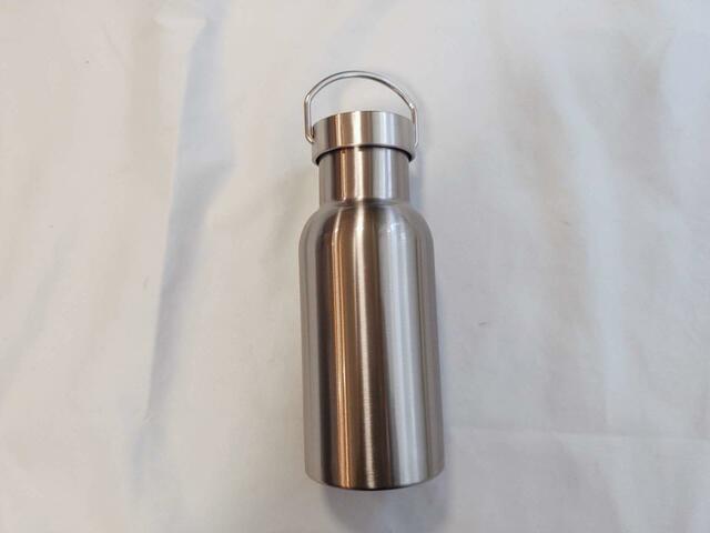 裏面は、ロゴがない状態