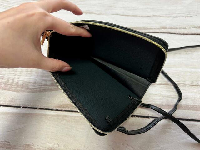 マチ付きでガバッと開く仕様♪