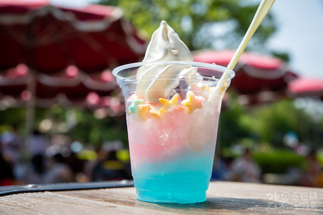 クリーム・シェイブアイス(ピーチ&ブルーゼリー)¥550