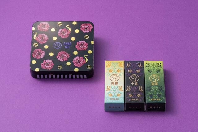 価格：1箱3本入　1,620円（本体1,500円）【鶴屋吉信×ANNA SUI】