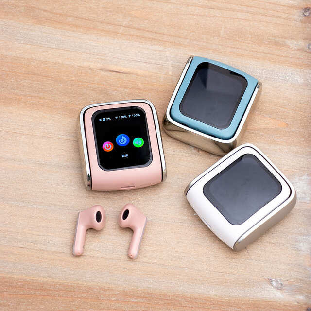 【3COINS】液晶ENCワイヤレスイヤホン　¥4,180