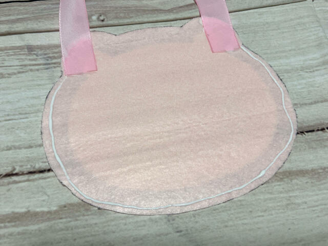 裏返してボンドを塗って…