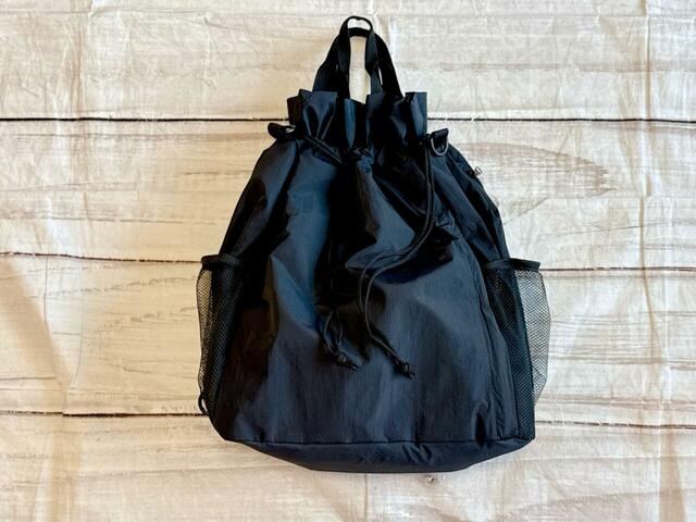 ストラップを外せば手持ちバッグになります