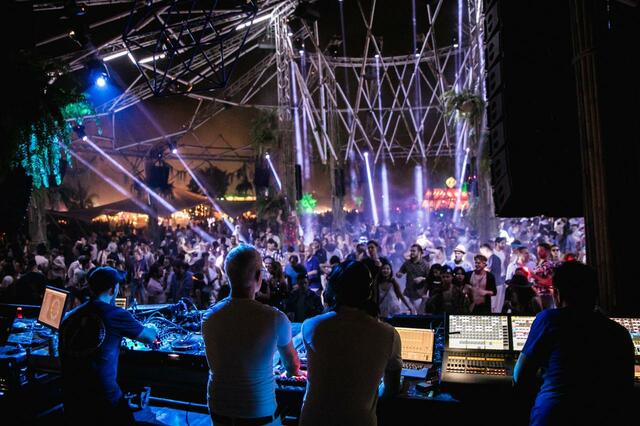 老若男女盛り上がる場内