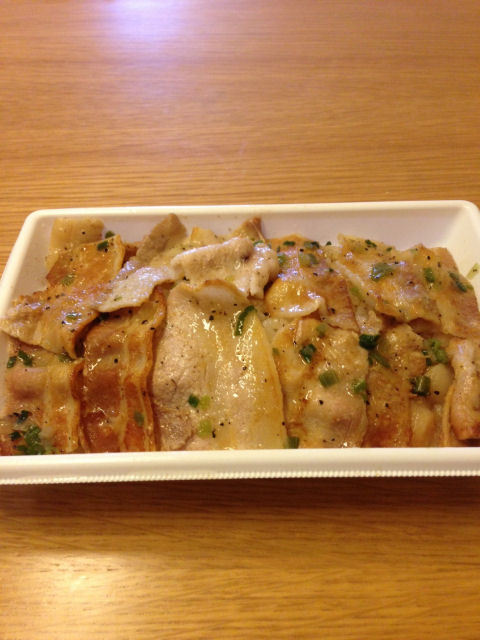 麦ごはんでヘルシー「ねぎ塩豚カルビ弁当」（セブン-イレブン）