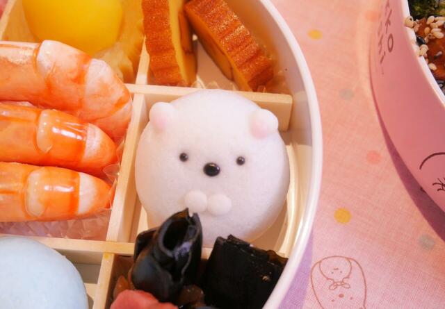 おせち・三段重「すみっコぐらし」｜しろくまのじょうよ饅頭