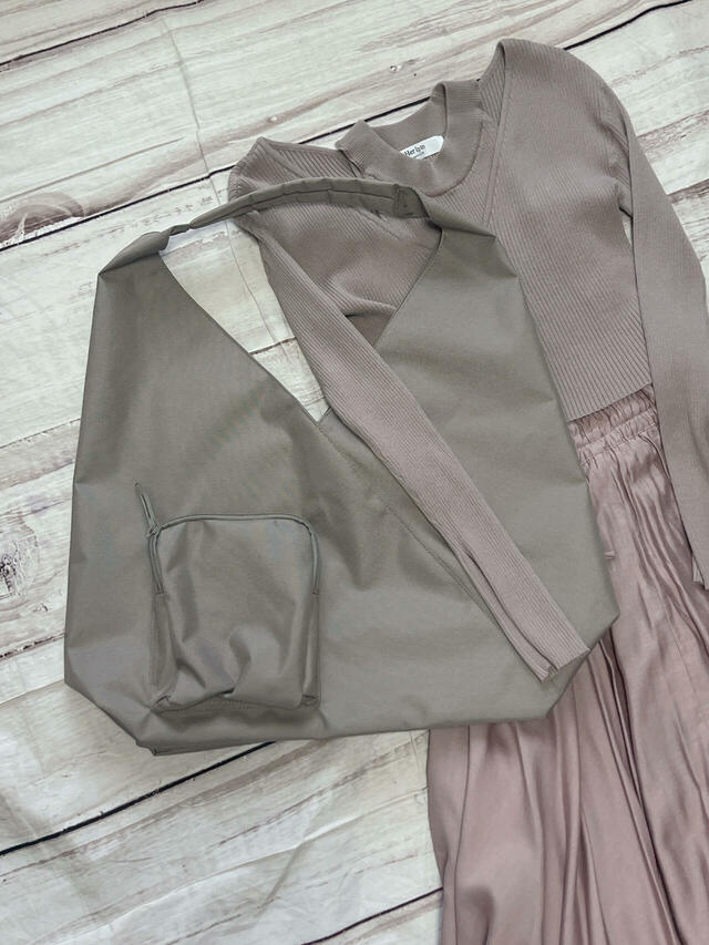 ローズベージュのロングワンピースと合わせてみました