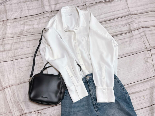 シンプルな白シャツ&デニムのカジュアルコーデに♪