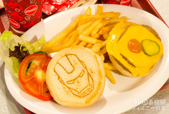 トゥモローランド「スターライナー・ダイナー」で販売されている、アイアンマンメニュー｜香港ディズニーランド・リゾート