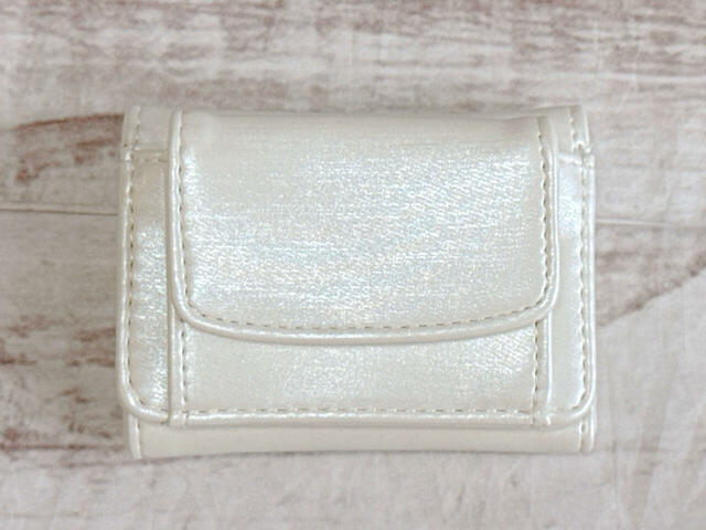 キラキラ三つ折りウォレット／税込880円