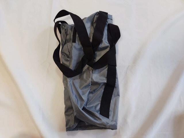 折りたたみ方①まず縦に3つ折りする