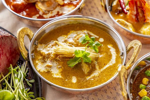「インド風チキンココナッツカレー」＜ランチ：大人 5,500円～＞【帰ってきた！カレービュッフェ&アニバーサリープレミアムメニュー】