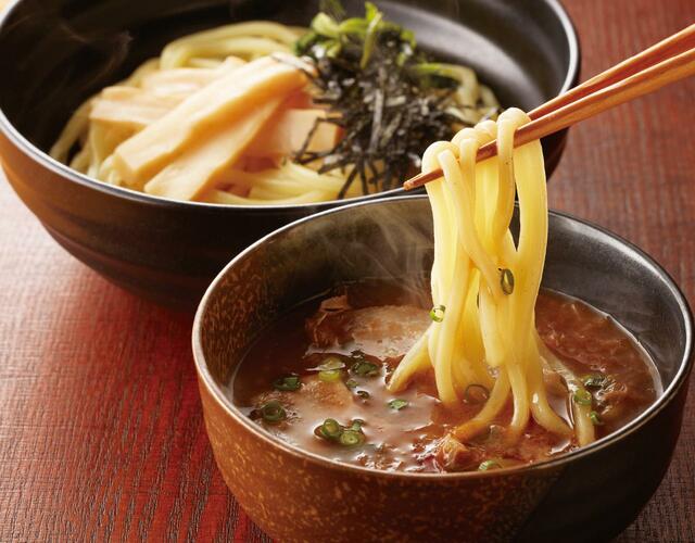 「鰹節香る濃厚つけめんと釜揚げしらすご飯」<税込:1,032円>【ジョイフルが「夏めしまつり」を開催】