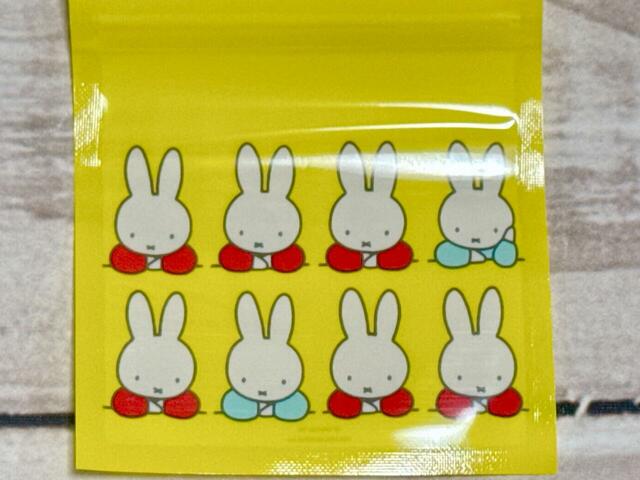 右上のミッフィーだけポーズが違います。かわいい〜！