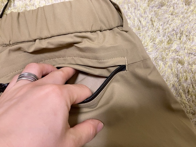 【ワークマン イナレムライトウォームパンツ】鍵などの収納に便利です