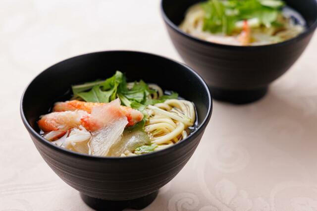 「蟹肉入りフカヒレラーメン」＜期間：2025年12月26日～2026年1月22日＞【USJオフィシャルホテルで新春を祝う「ニューイヤーブッフェ」開催！2026年1月1日限定で「マグロ解体ショー」が登場！】