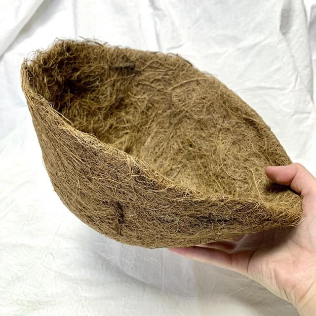 【キッチンハーブの寄せ植え】下準備／器のサイズに合えば、ハンギングバスケット用のヤシマットを入れるだけで下準備が完了