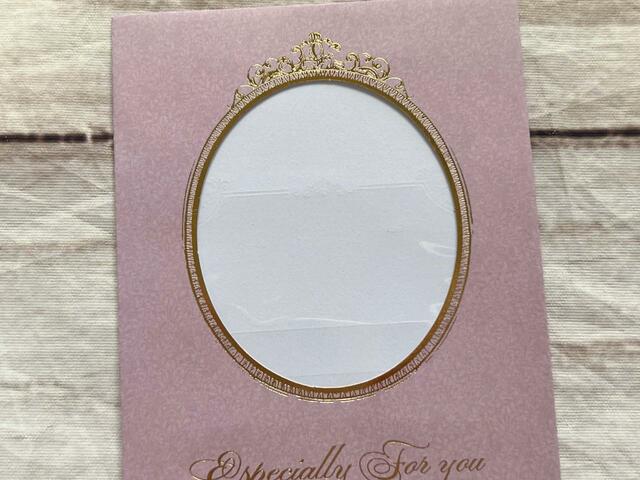 額縁はゴールドの箔押し！