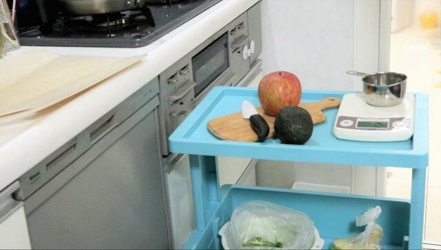 【カインズ テーブルワゴン3段】計量や食材・道具を一時置きするキッチン作業補助に