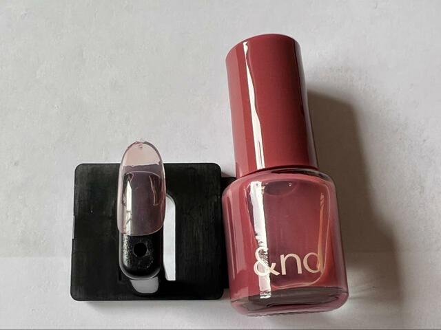 【&nd by rom&nd グラッシードロップネイル RD01 ラズベリー】1度塗りの発色もきれい