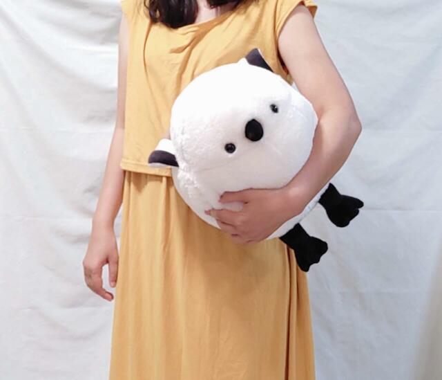 持ち運ぶと、翼がパタパタと動く