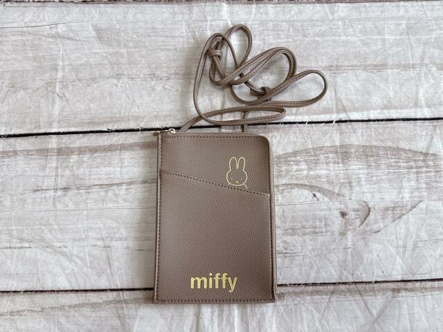 スマホが入るマルチポシェット