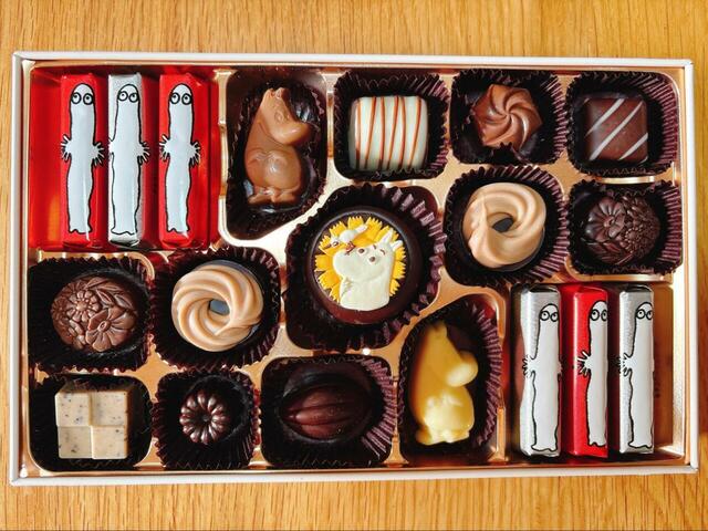 【「ムーミン×メリーチョコレート 」ムーミンたちと穏やかな森アソートチョコレート】蓋を開けた瞬間のときめき。宝石箱のような煌めきに思わずため息が漏れます